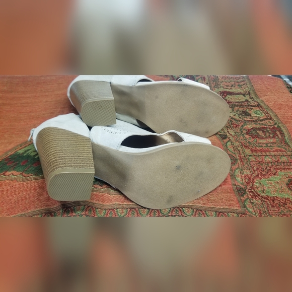 Heels - Picture 3 of 4